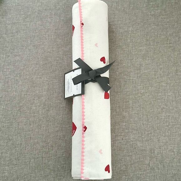 Scattered Hearts Valentine’s Table Runner - Picture 5 of 7